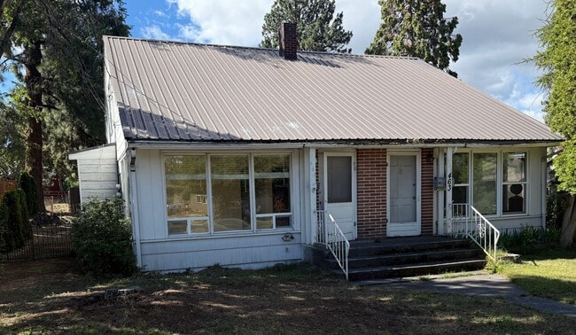 property at 463-465 NE Franklin Ave