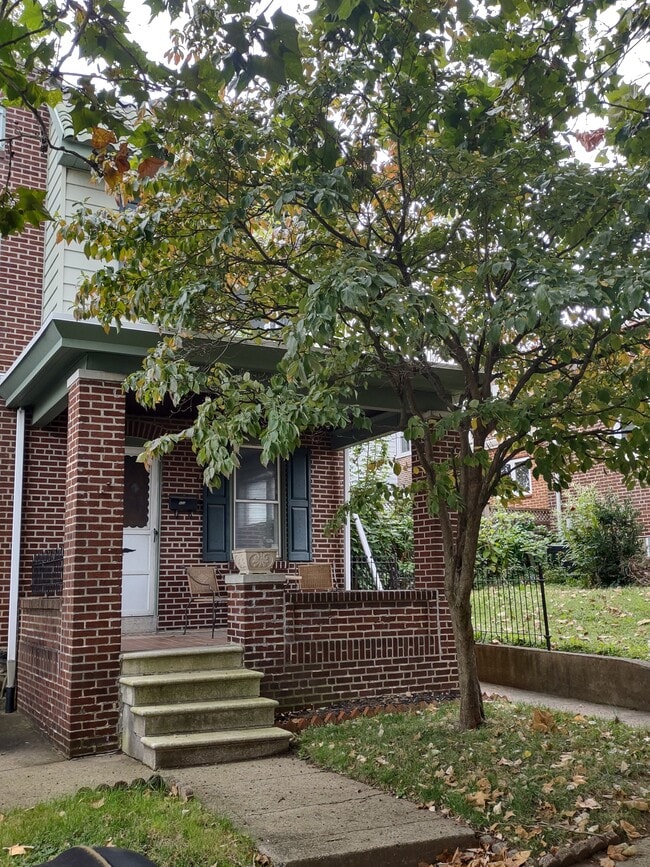 property at 900 N Clayton St