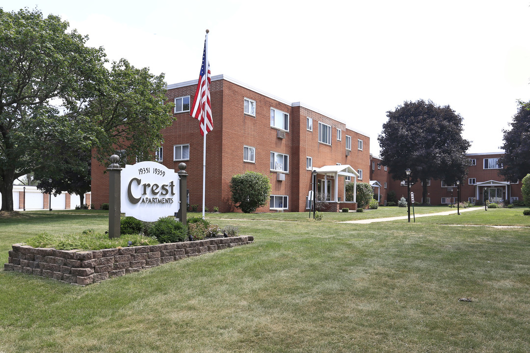 Crest Apartments in Cleveland, OH - Building Photo