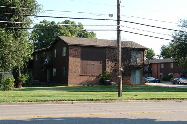 Watson Park Apartments in Wichita, KS - Building Photo - Building Photo