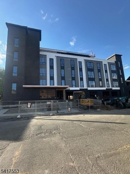 50 E 23rd St in Paterson, NJ - Foto de edificio - Building Photo