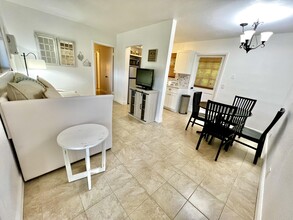 437 W Rambling Dr in Wellington, FL - Building Photo - Building Photo