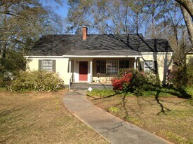 410 Pineneedle Rd in Athens, GA - Building Photo