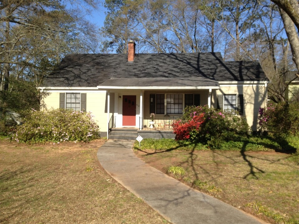 410 Pineneedle Rd in Athens, GA - Building Photo