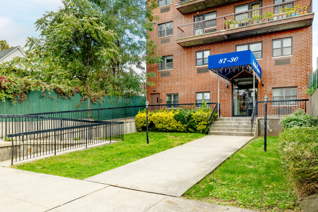 Austin Towers in Rego Park, NY - Building Photo - Building Photo