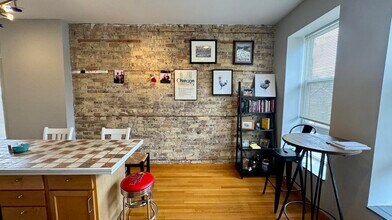 1453 W Cortez St, Unit 3 in Chicago, IL - Building Photo - Building Photo