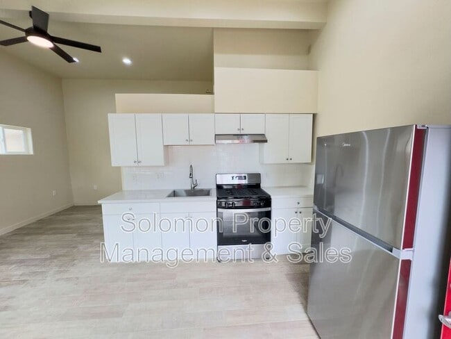 property at 513 N Ditmar St