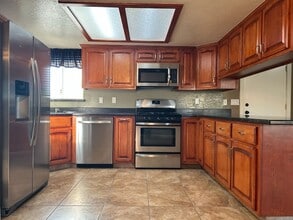 520 S Silver Ridge St in Ridgecrest, CA - Building Photo - Building Photo