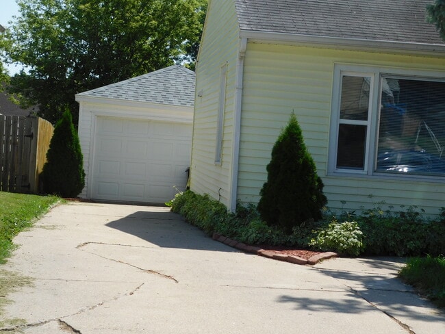 429 N Trunck Ave in Freeport, IL - Foto de edificio - Building Photo