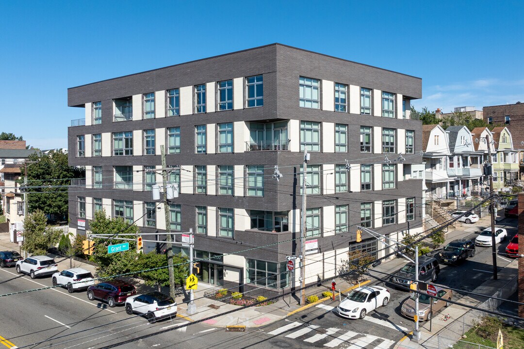 2130 John F Kennedy Blvd in Jersey City, NJ - Building Photo