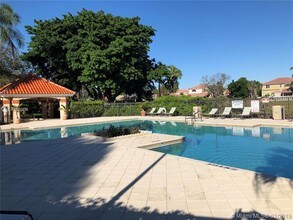 3340 Pinewalk Dr N-Unit -1512 in Margate, FL - Building Photo - Building Photo