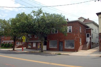 442 Ridge Rd in Lyndhurst, NJ - Building Photo - Building Photo