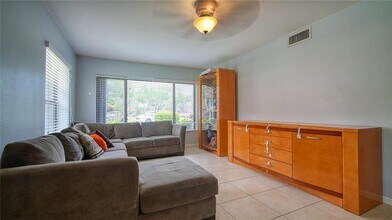 11101 SW 15th Mnr in Davie, FL - Building Photo - Building Photo