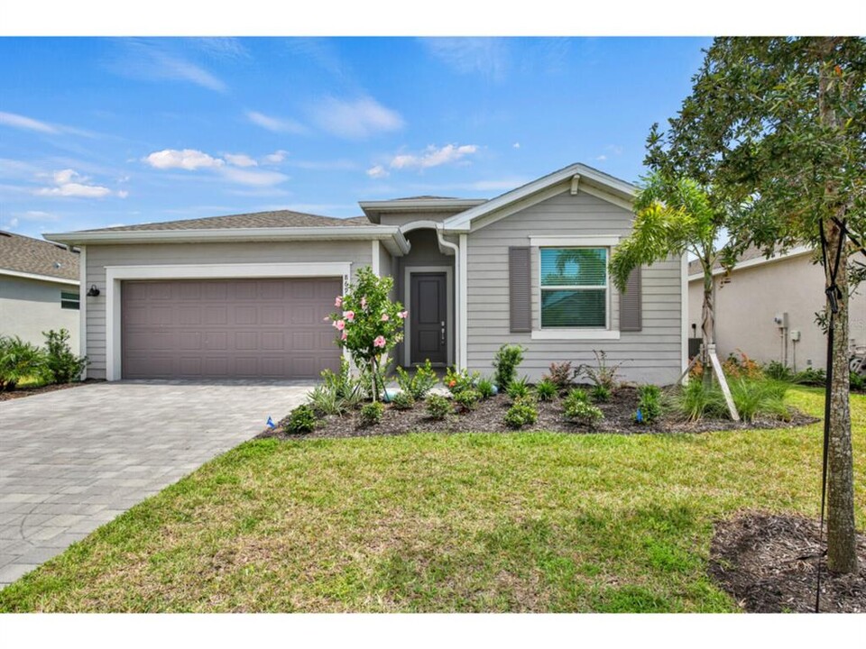 8693 Coco Bay Blvd in Englewood, FL - Building Photo