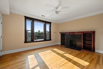 3706 N Sheffield Ave in Chicago, IL - Foto de edificio - Building Photo