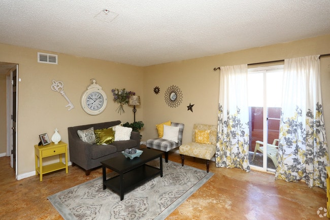 413 Tinker Diagonal St, Unit 05-054-R in Oklahoma City, OK - Building Photo - Building Photo