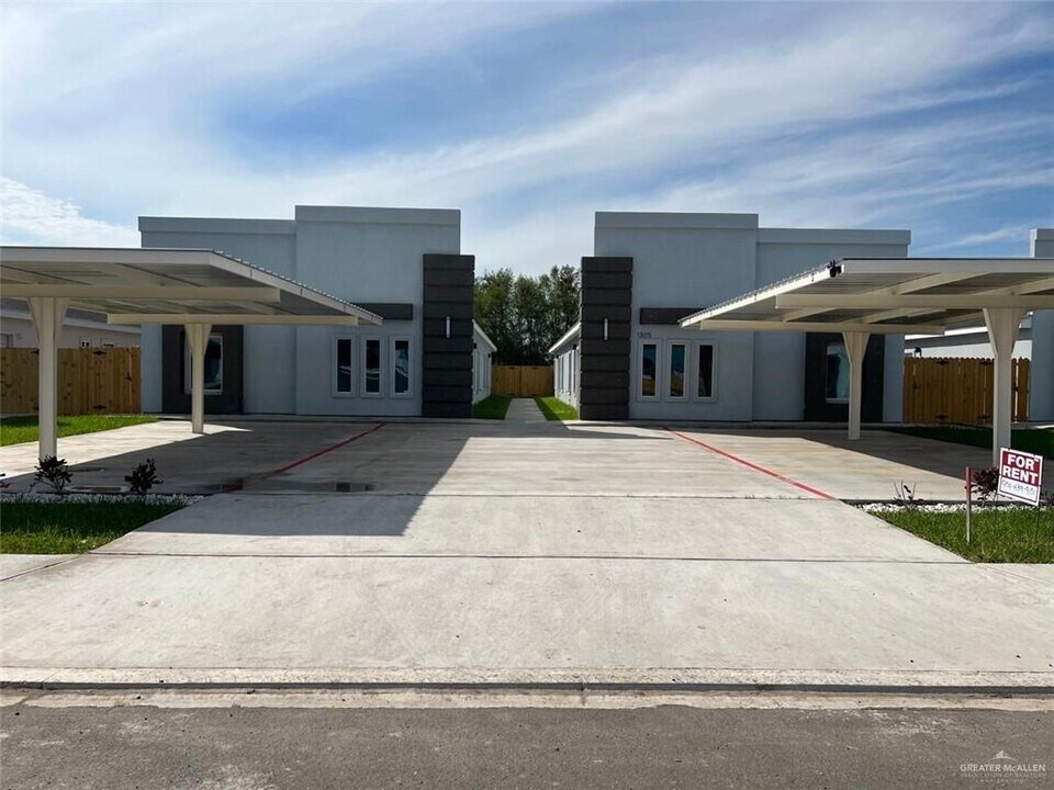 1309 Valle Vista St-Unit -1,2,3,4 in Alamo, TX - Building Photo
