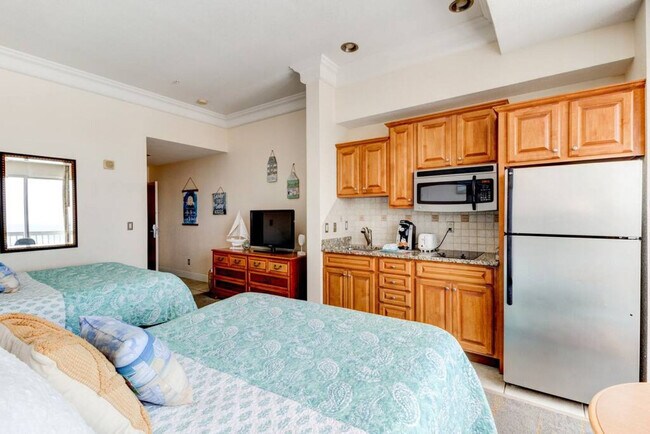2700 N Atlantic Ave in Daytona Beach, FL - Building Photo - Building Photo