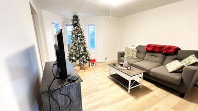 50 Conant St, Unit A in Danvers, MA - Foto de edificio - Building Photo