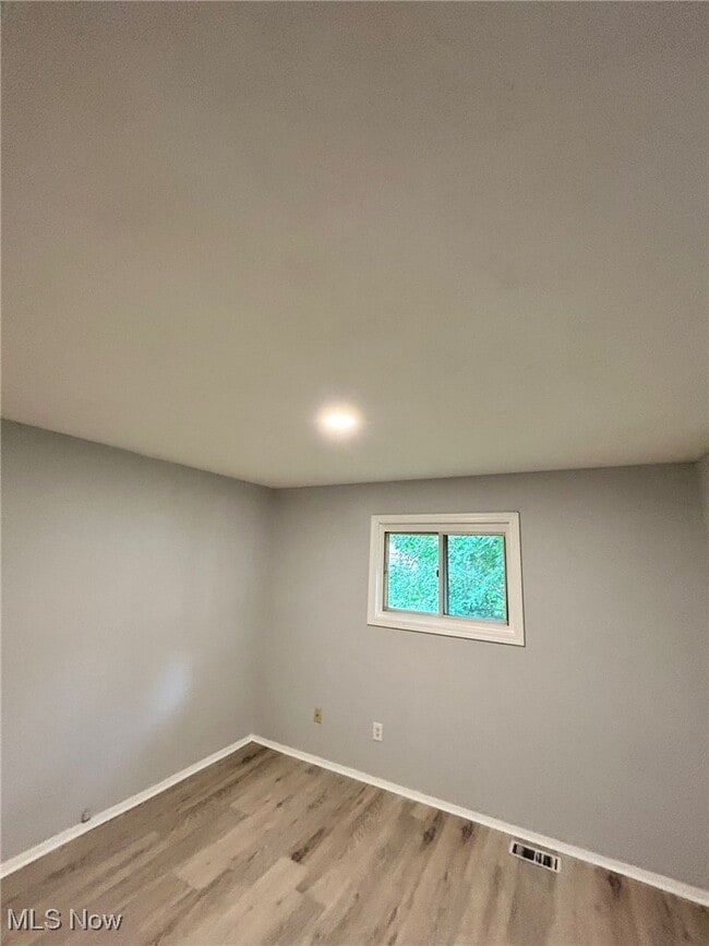 property at 1304 Brookdale Ln