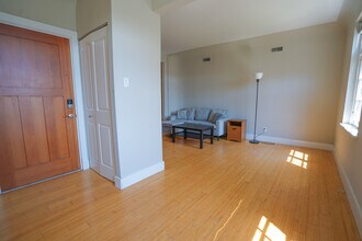 609 Westgate Ave, Unit D in University City, MO - Building Photo - Building Photo