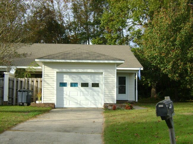 128 Highland Ct in Jacksonville, NC - Building Photo - Building Photo