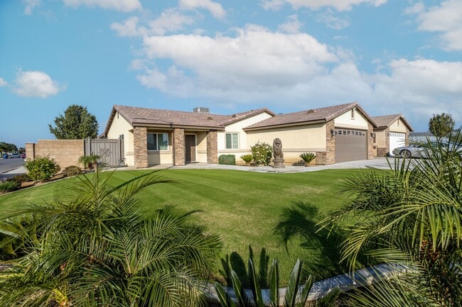 6212 Ajooni Ct in Bakersfield, CA - Building Photo - Building Photo