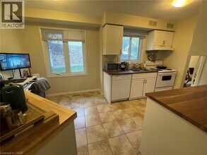 375 Kingscourt Dr in Waterloo, ON - Building Photo - Building Photo