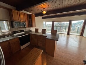 149 Sierra Point Rd, Unit A in Brisbane, CA - Building Photo - Building Photo