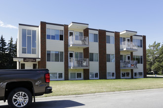 Mason's Apartments in High River, AB - Building Photo - Building Photo