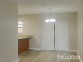 320 Laxton Ln in Valrico, FL - Foto de edificio - Building Photo