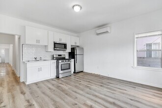 701 W 48th St, Unit 701 in Los Angeles, CA - Foto de edificio - Building Photo