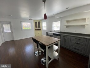 106 S Walnut St in Kennett Square, PA - Foto de edificio - Building Photo