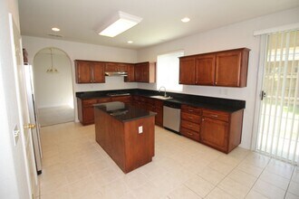 2475 Deauville Cir in Clovis, CA - Building Photo - Building Photo