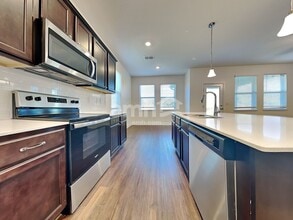 1177 Walden Pond Dr in Plant City, FL - Building Photo - Building Photo