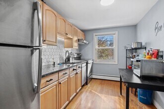 118 Decatur St, Unit #1 in Arlington, MA - Foto de edificio - Building Photo