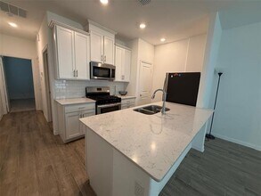 1033 Rosebay Dr in Justin, TX - Building Photo - Building Photo