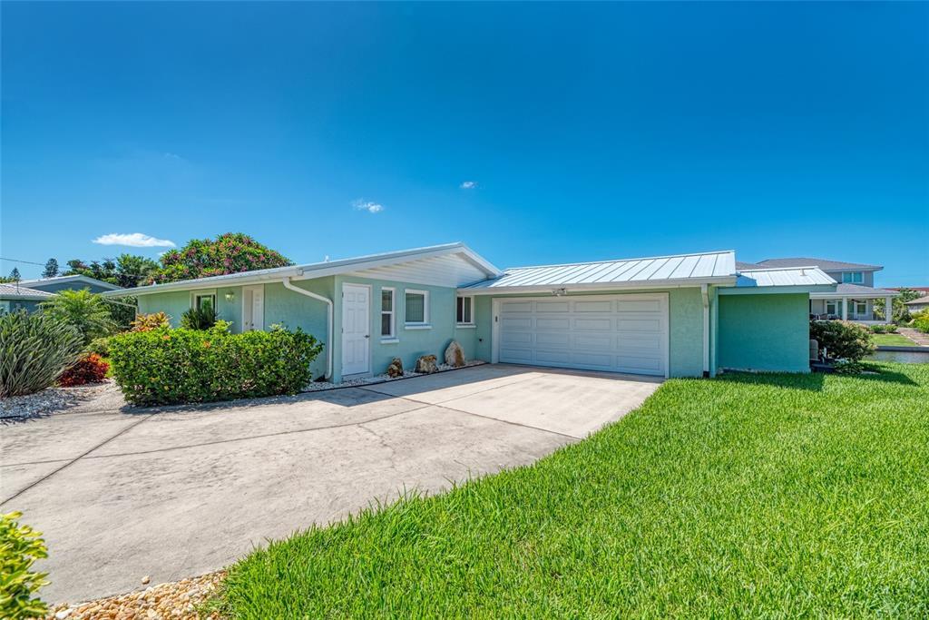 5577 Contento Dr in Siesta Key, FL - Foto de edificio