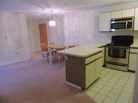 23 Elm St, Unit 301 Apartamentos