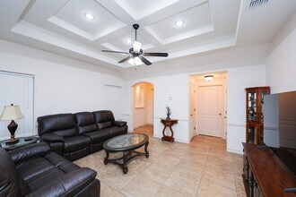 2306 Leo Reyes Ct, Unit D in Laredo, TX - Building Photo - Building Photo