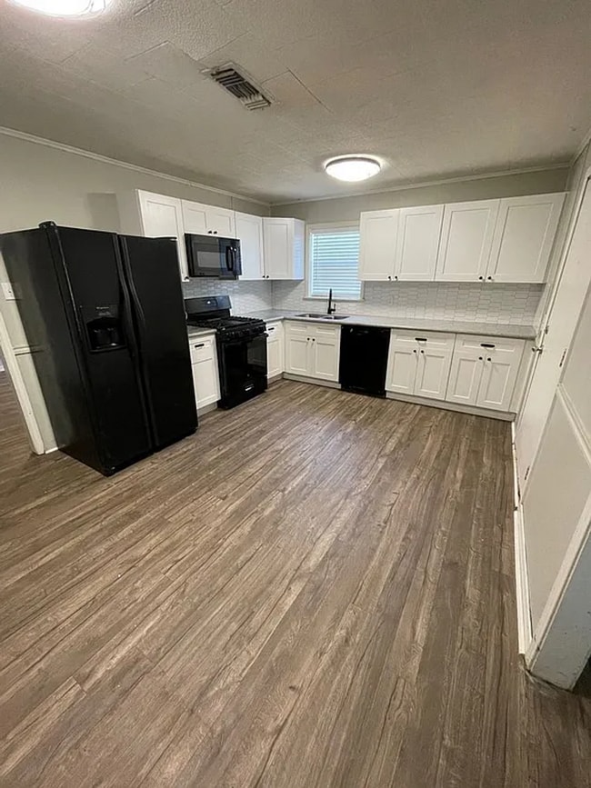 6352 Diamond Ave in Port Arthur, TX - Building Photo - Building Photo