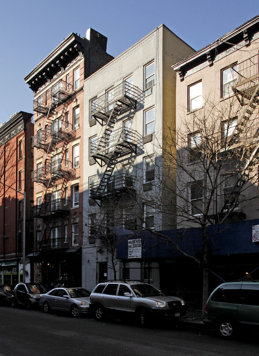 210 Sullivan St in New York, NY - Building Photo