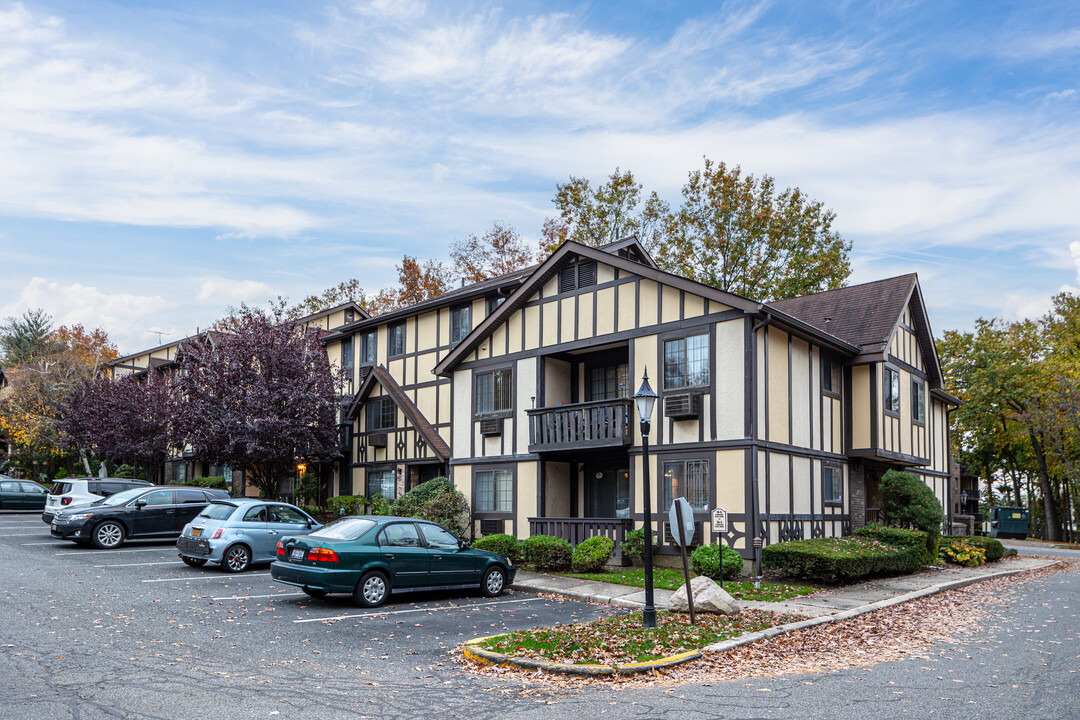 Foxwood Square Condos in Staten Island, NY - Foto de edificio