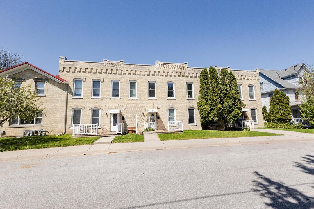 224 Margaret St in Watertown, WI - Building Photo