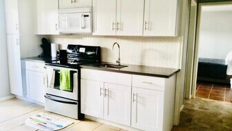 5908 Kiam St in Houston, TX - Building Photo