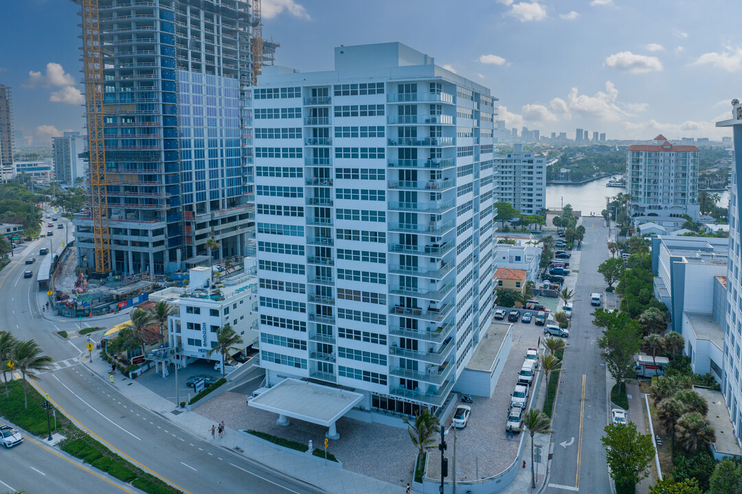 The Seasons Condominiums in Fort Lauderdale, FL - Foto de edificio