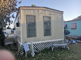 1475 N Bridge St in La Belle, FL - Building Photo