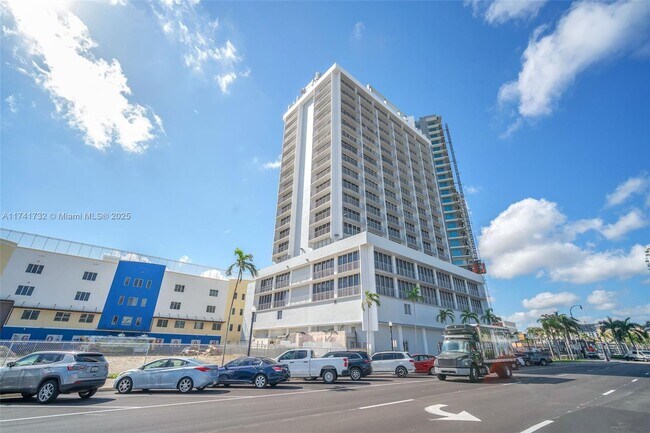 1720 Harrison St in Hollywood, FL - Building Photo - Building Photo