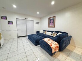 10445 NW 11th St in Pembroke Pines, FL - Building Photo