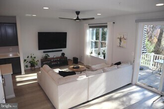 585 Cross Chase Dr in Severna Park, MD - Building Photo - Building Photo